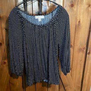 Gently used quarter sleeve dark blue with dots top